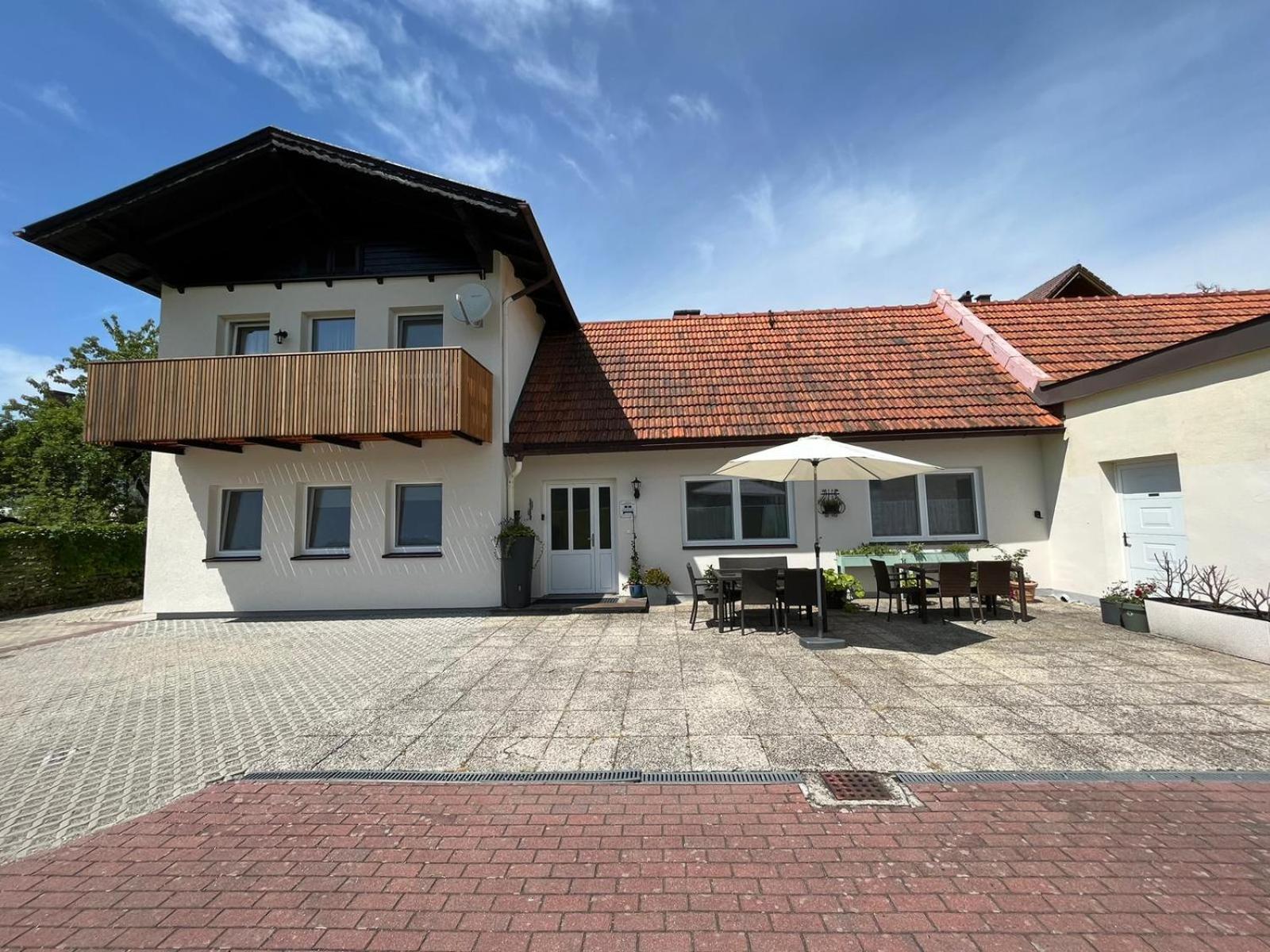 Danner Familien-Ferienwohnungen Schoerfling Am Attersee Luaran gambar